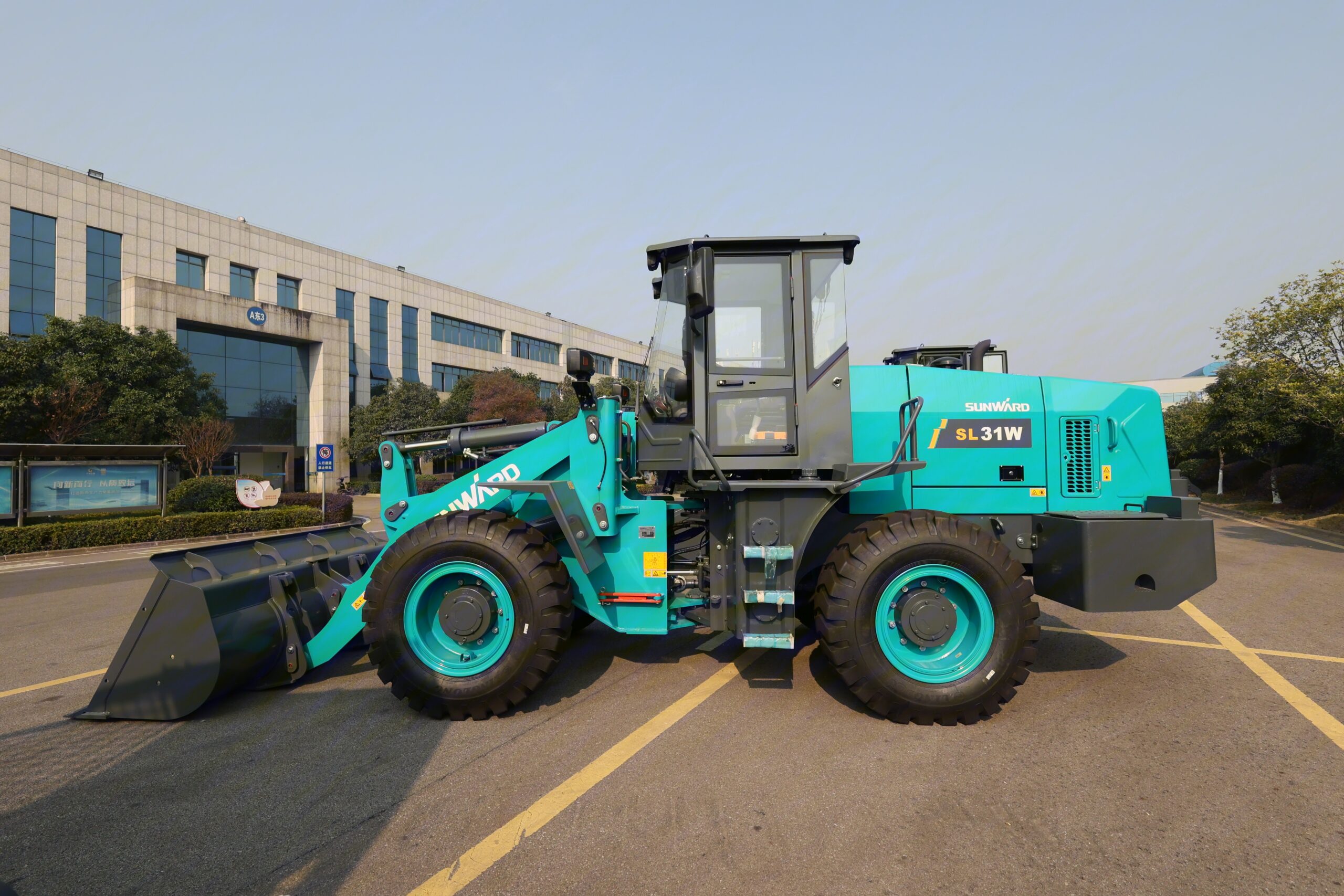 Фронтальный погрузчик SUNWARD SL31W