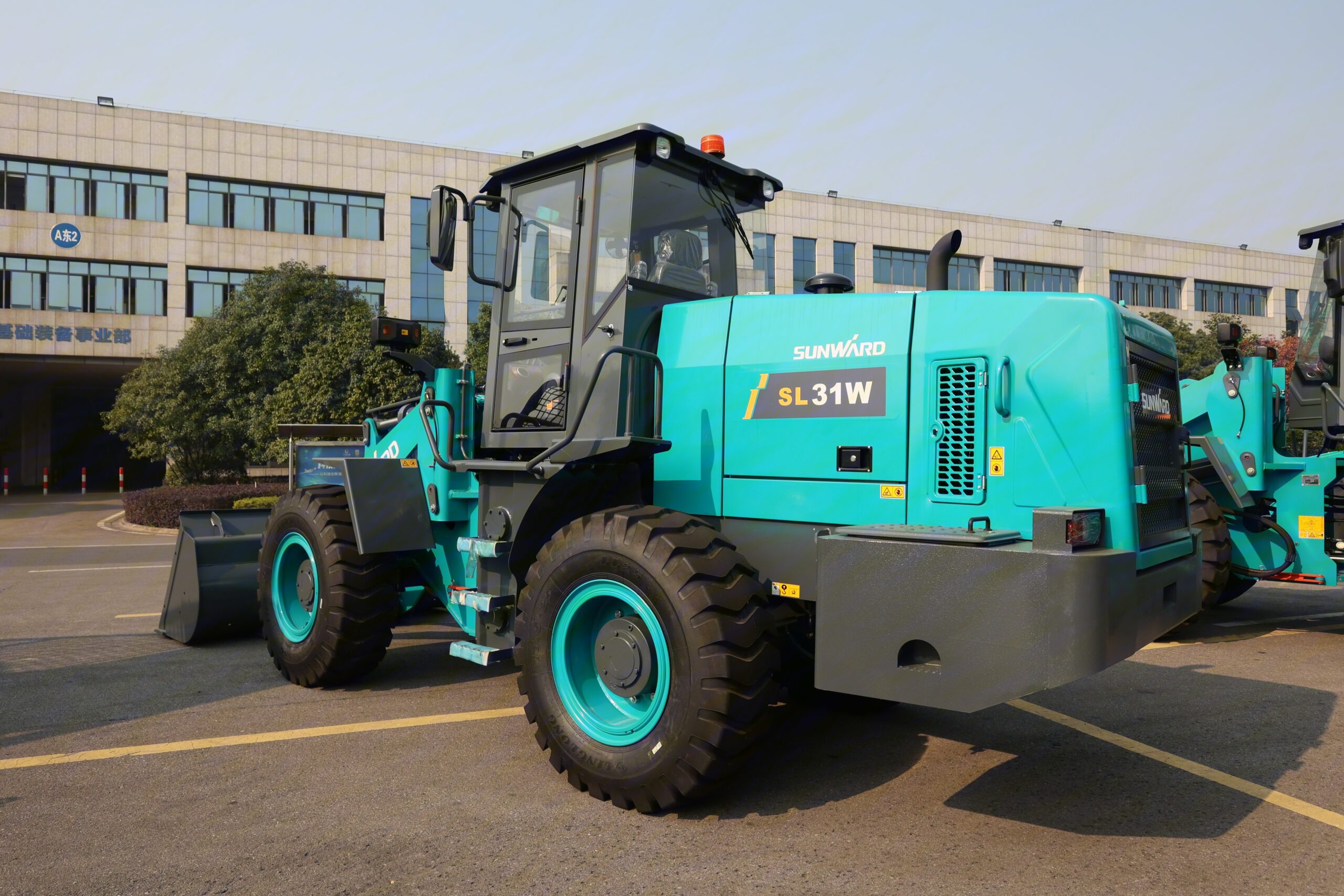 Фронтальный погрузчик SUNWARD SL31W