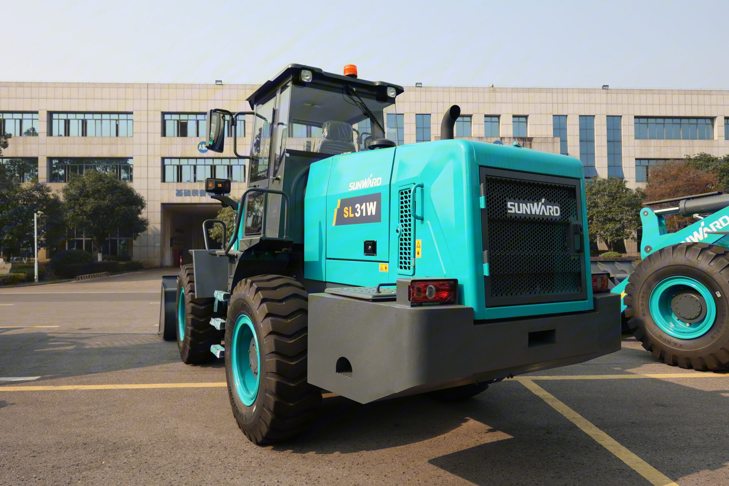 Фронтальный погрузчик SUNWARD SL31W