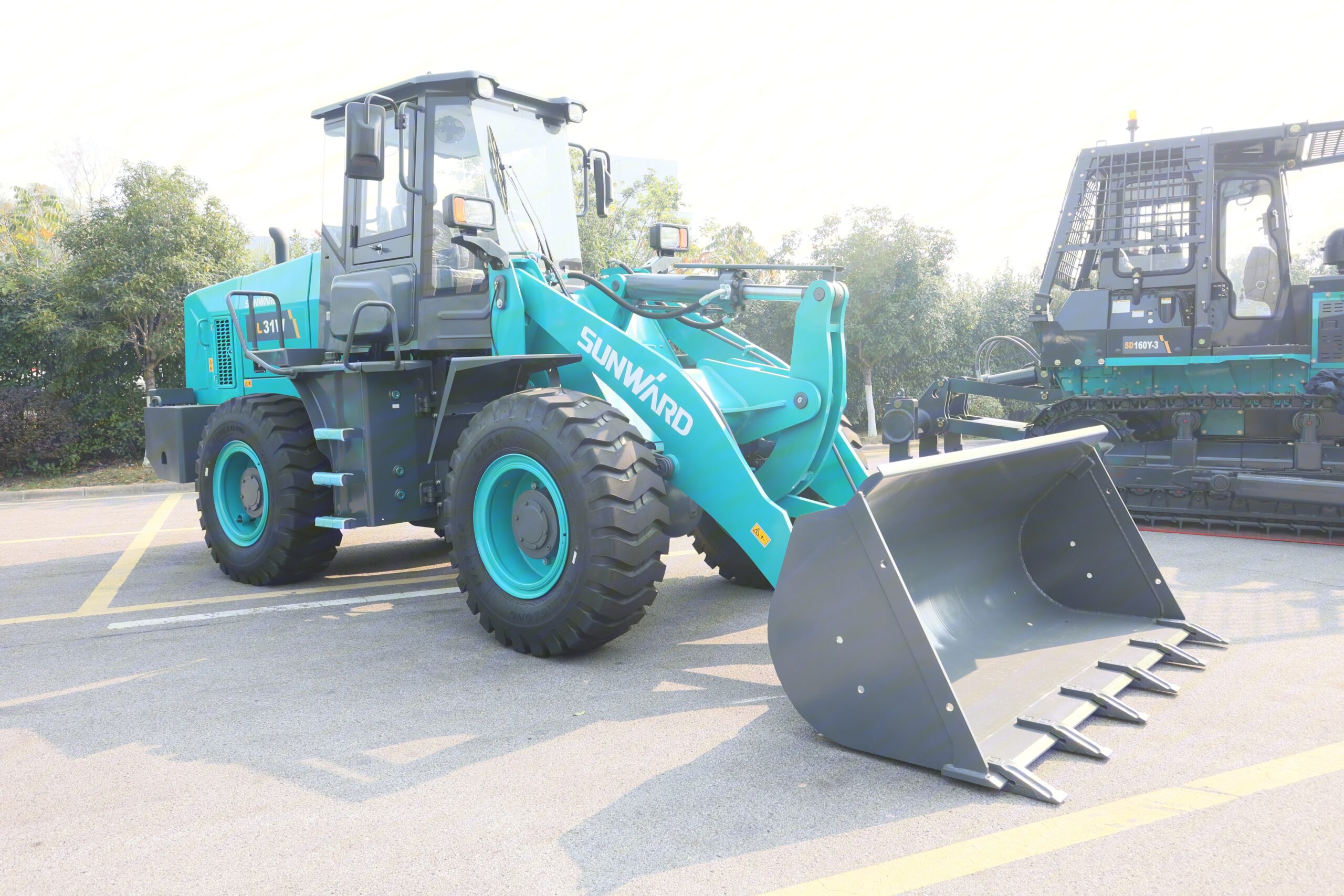 Фронтальный погрузчик SUNWARD SL31W