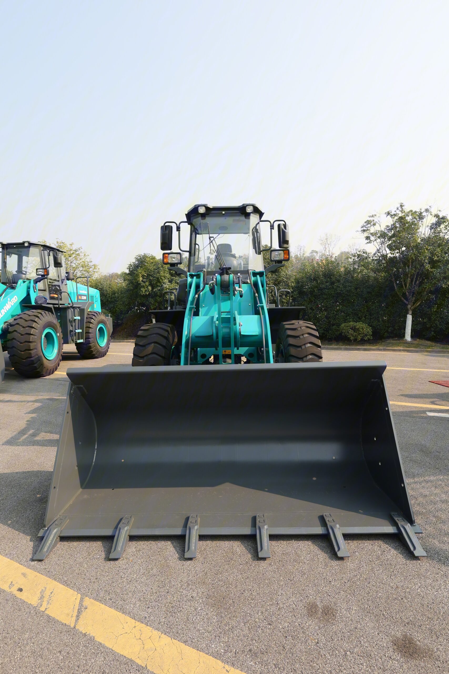 Фронтальный погрузчик SUNWARD SL31W